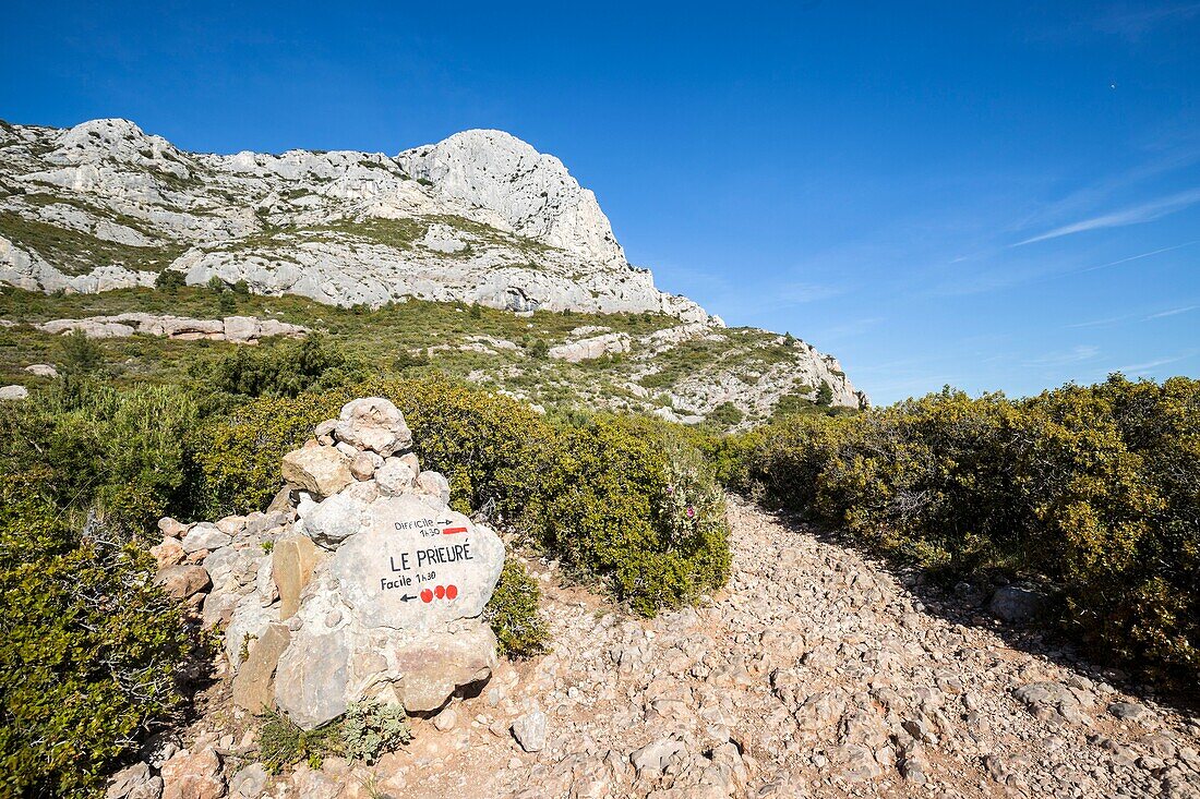 France, Bouches du Rhône, Pays d'Aix, Grand Site Sainte-Victoire, Montagne Sainte-Victoire, information on the Red Trail to the Priory\n