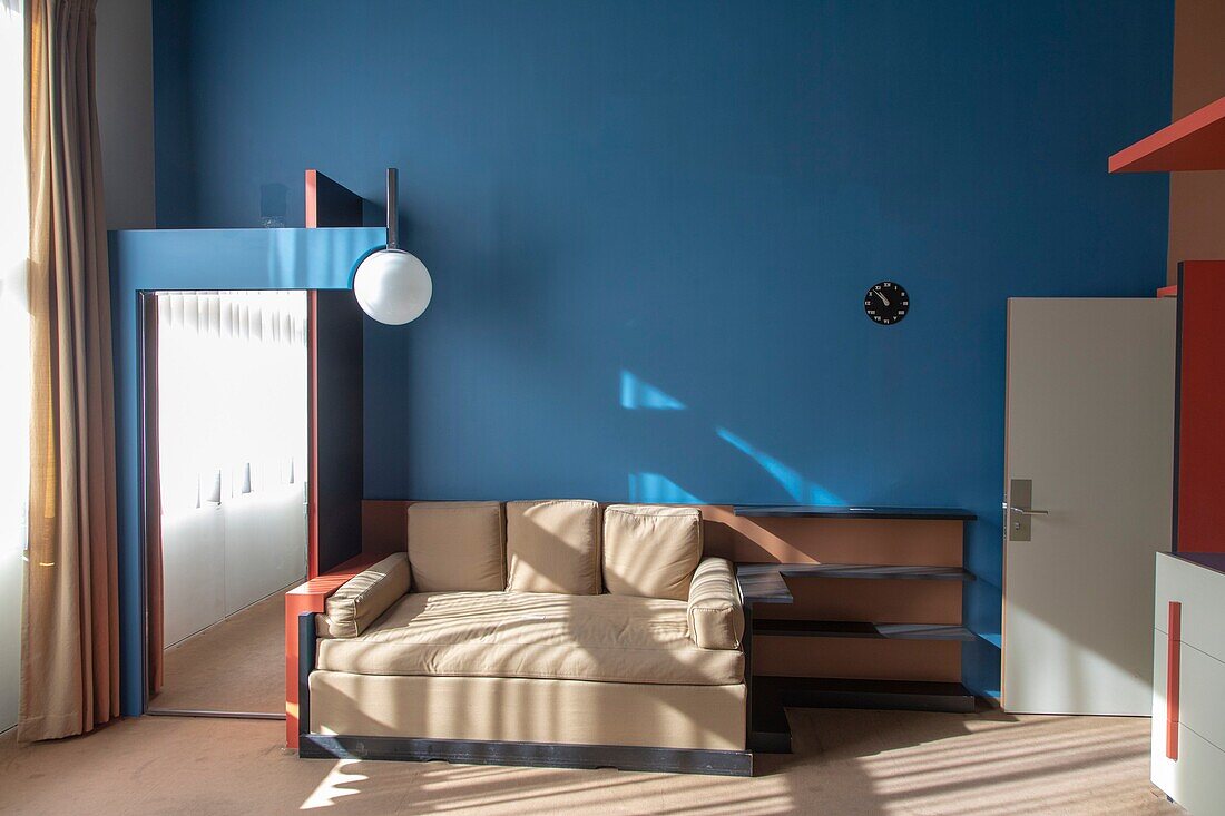 France, Nord, Croix, Villa Cavrois by architect Robert Mallet-Stevens, listed as historical monuments, blue bedroom\n