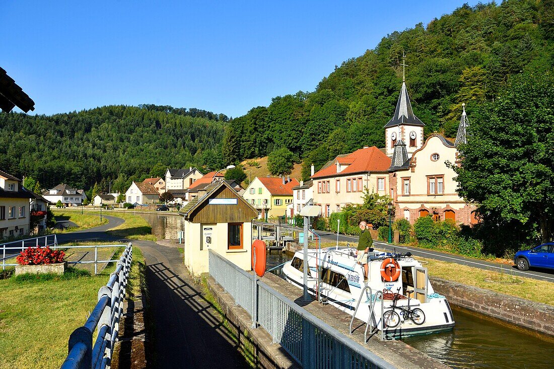 France, Moselle, Lutzelbourg, the Marne-Rhine Canal (Canal de la Marne au Rhin), lock 21\n