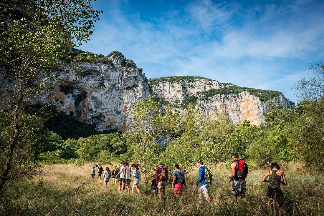 France, Ardeche, Reserve Naturelle des Gorges de l'Ardeche, Vallon Pont d'Arc, accompanied hike with a guard of the Syndicat mixte de Gestion des Gorges de l'Ardeche\n