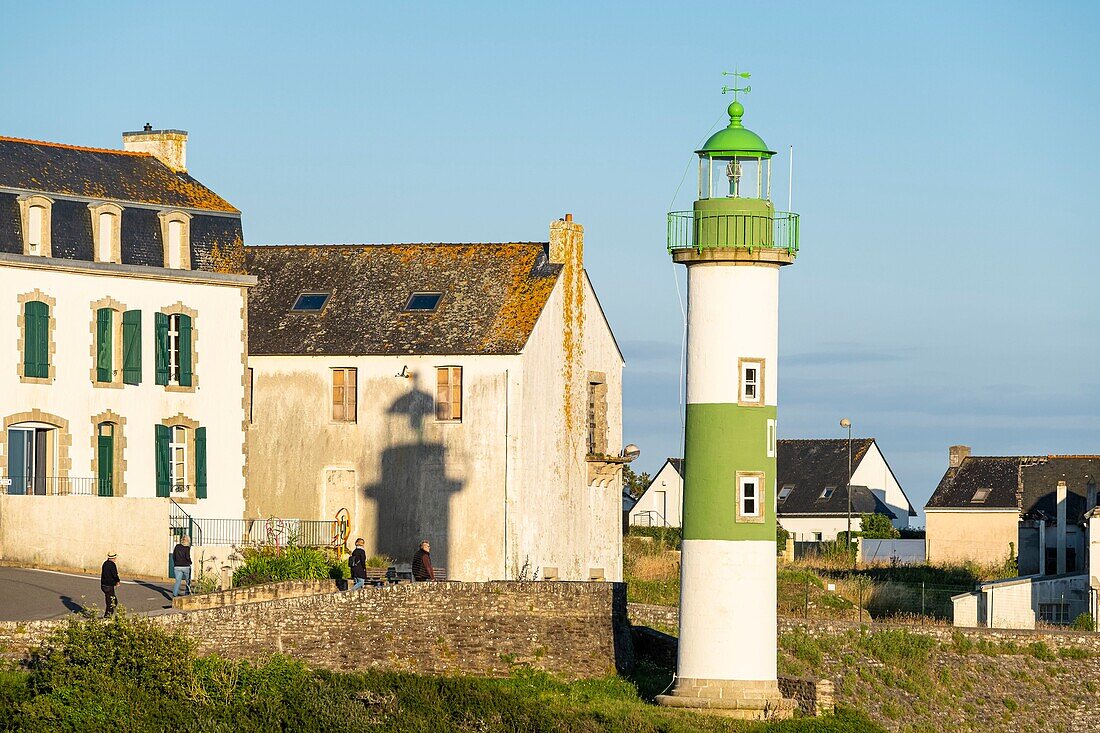 France, Finistere, Clohars-Carnoet, the picturesque fishing port of Doëlan, downstream lighthouse\n