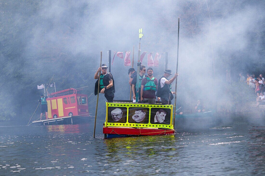 Frankreich, Indre et Loire, Cher-Tal, Jour de Cher, Blere, Flussparade, populäre Veranstaltung, die von der Gemeindegemeinschaft Blere - Val de Cher ins Leben gerufen wurde, um das Cher-Tal und sein Flusserbe zu präsentieren