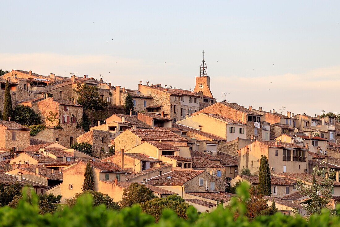 France, Vaucluse, regional natural reserve of Luberon, Ansouis, certified the Most beautiful Villages of France, in the background the Belfry crowned with a wrought iron campanile\n