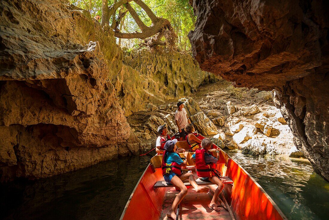 France, Ardeche, Vallon Pont d'Arc, Pont d'Arc, boat trip with the Bateliers de l'Ardeche\n