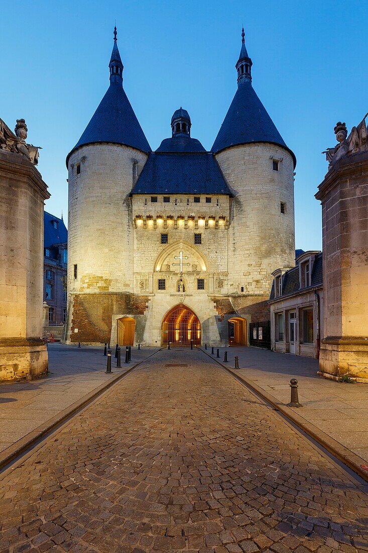 Frankreich, Meurthe et Moselle, Nancy, das Craffe-Tor aus dem 14. Jahrhundert, das im Mittelalter von der Grande rue aus gebaut wurde