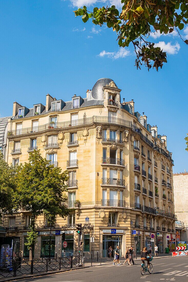 France, Paris, 15th arrondissement, intersection of Rue de Vaugirard and Rue de la Convention\n