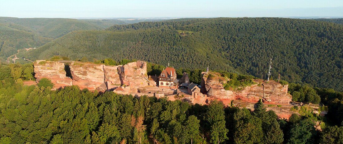 Frankreich, Bas Rhin, Saverne, Schloss Haut Barr aus dem 11. bis 14. Jahrhundert (Luftaufnahme)