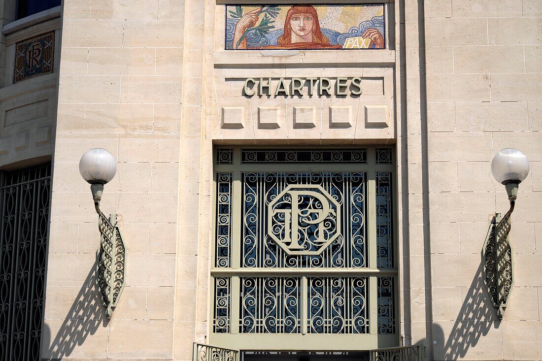 Frankreich, Eure et Loir, Chartres, Rue du General Koenig, das von 1923 bis 1928 erbaute Hotel des Postes, wurde zur Mediathek, Eingang