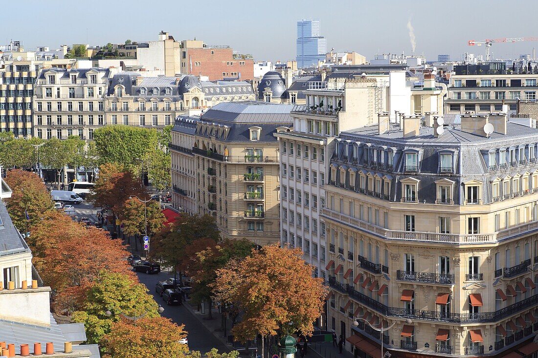 France, Paris, Avenue Georges V, Hotel Prince de Galles (Marriott) inaugurated in 1929, view from Lalique Suite\n