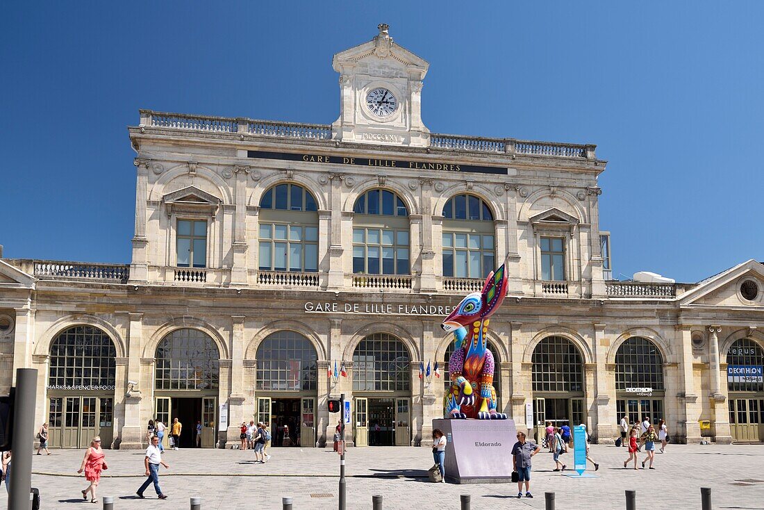 Frankreich, Nord, Lille, Bahnhof Lille Flandres, Statue der Sonderausstellung Eldorado im Rahmen von Lille 3000