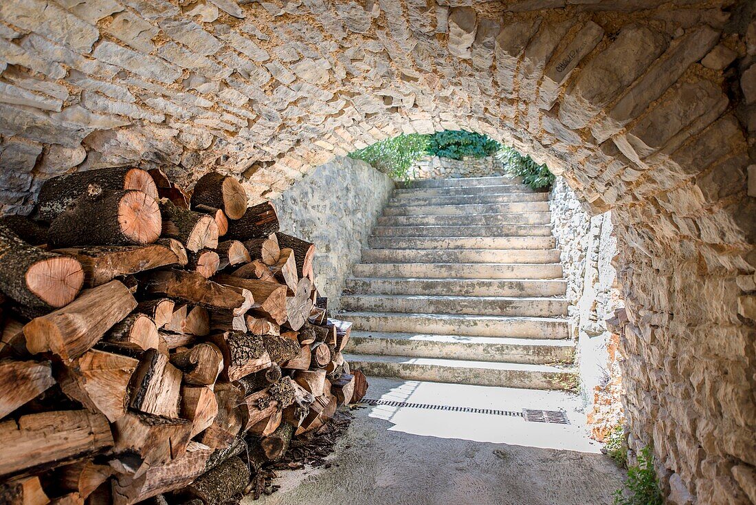 Frankreich, Hérault, Pic Saint -Loup, Geschichte: Altweibersommer in den Cevennen