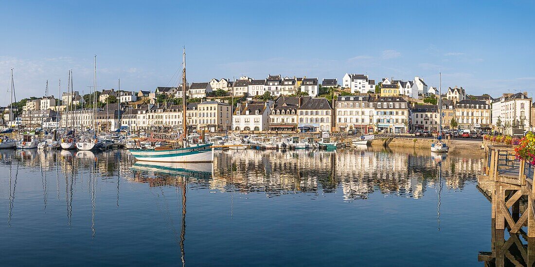 France, Finistere, Audierne, the harbour\n