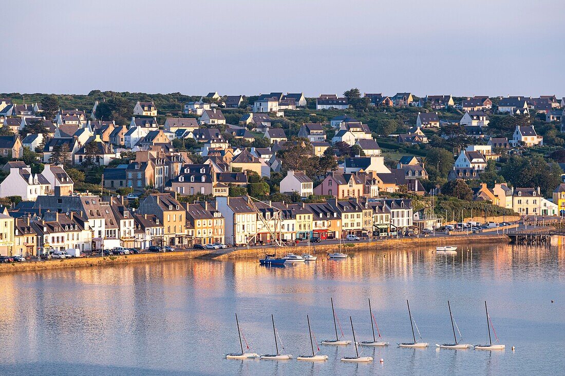 France, Finistere, Armorica Regional Natural Park, Crozon Peninsula, Camaret-sur-Mer\n