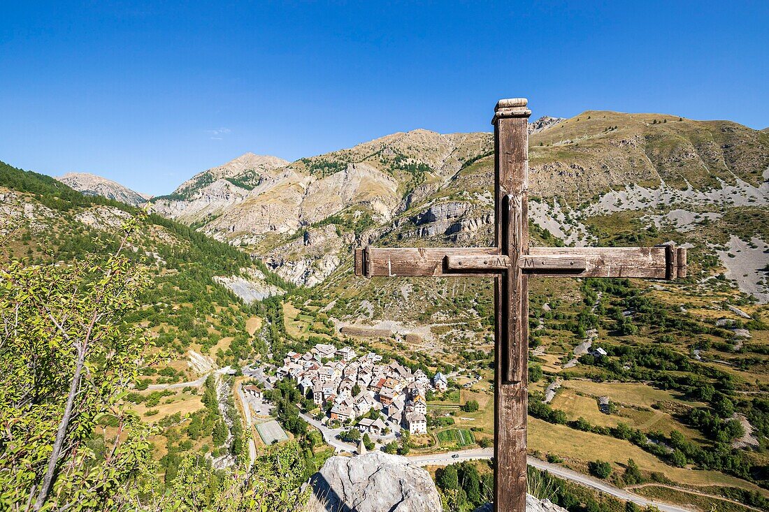 Frankreich, Alpes-Maritimes, Nationalpark Mercantour, Tinée-Tal, Saint-Dalmas-le-Selvage, Blick auf das Dorf vom Aussichtspunkt Claffournier