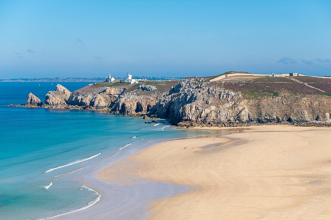 France, Finistere, Armorica Regional Natural Park, Crozon Peninsula, Camaret-sur-Mer, Pen Hat beach and Pointe du Toulinguet\n