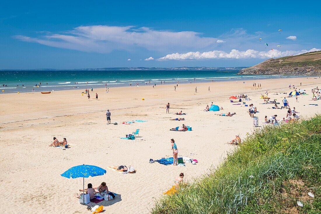 France, Finistere, Douarnenez Bay, Plonevez-Porzay, Kervel beach\n