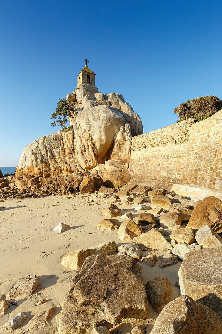 France, Cotes d'Armor, Penvenan, Port Blanc on the GR 34 hiking trail, Sentinelle Rock topped with an oratory\n