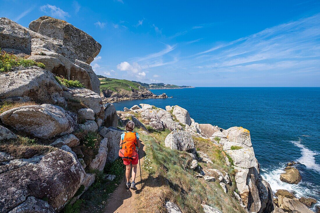 Frankreich, Finistere, Poullan-sur-Mer, der Wanderweg GR 34 oder Zollweg zwischen Pointe de la Jument und Pointe du Millier