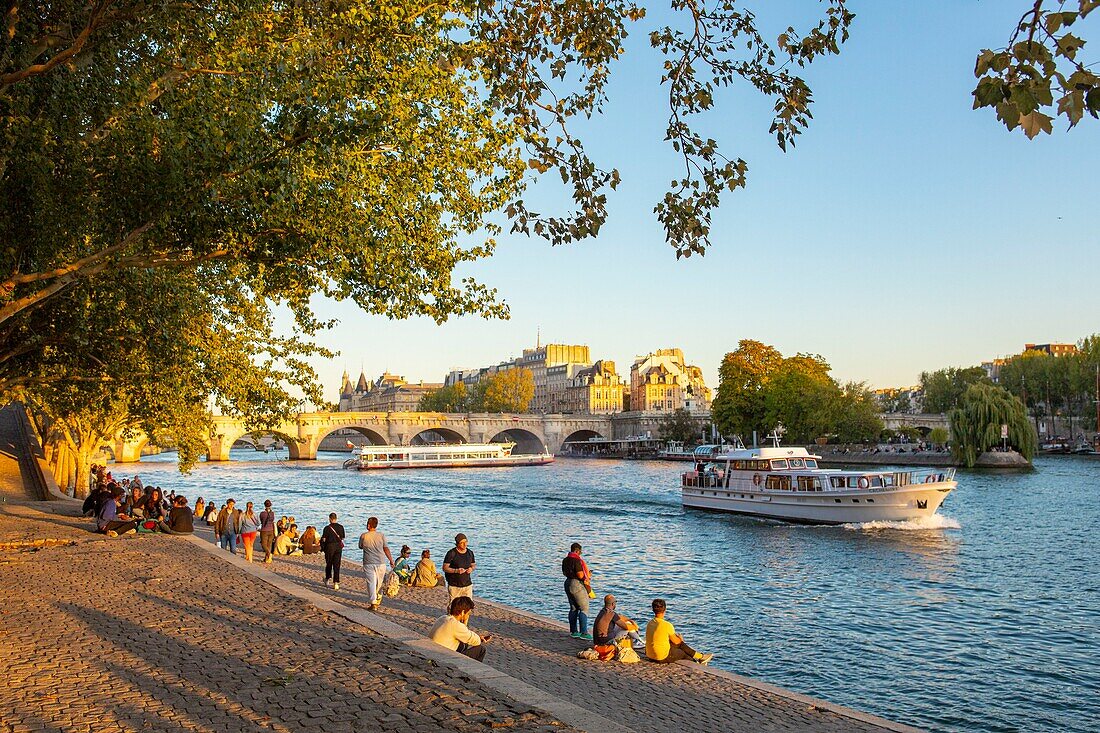 Frankreich, Paris, von der UNESCO zum Weltkulturerbe erklärtes Gebiet, die Kais und die Pont Neuf