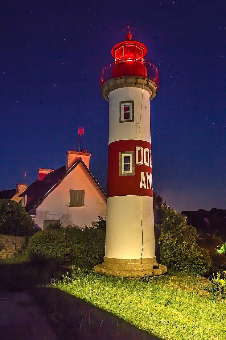 France, Finistere, Clohars Carnoët, the lighthouse upstream of Doëlan, small typical port of southern Finistere\n