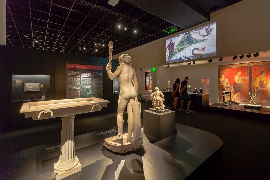 Frankreich, Gard, Nîmes, Musee de la Romanite der Architektin Elizabeth de Portzamparc, Ausstellung über Pompeji