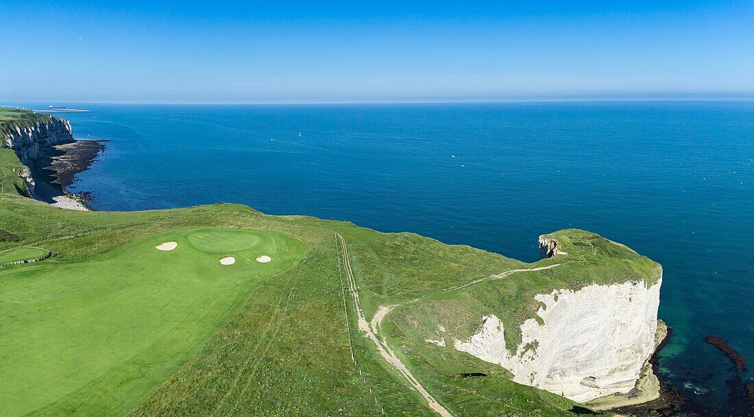 Frankreich, Seine Maritime, Etretat, Cote d'Abatre, der Golf (Luftaufnahme)