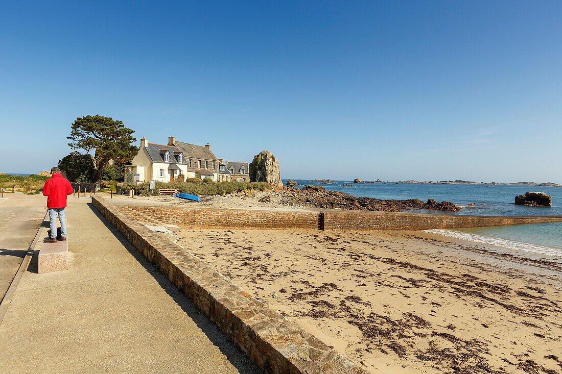 Frankreich, Cotes d'Armor, Cote d'Ajoncs, Plougrescant, Bucht von Pors Scaff