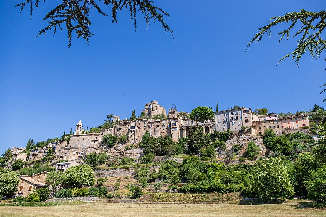 Frankreich, Drôme, regionaler Naturpark der Baronnies provençales, Montbrun-les-Bains, ausgezeichnet als die schönsten Dörfer Frankreichs