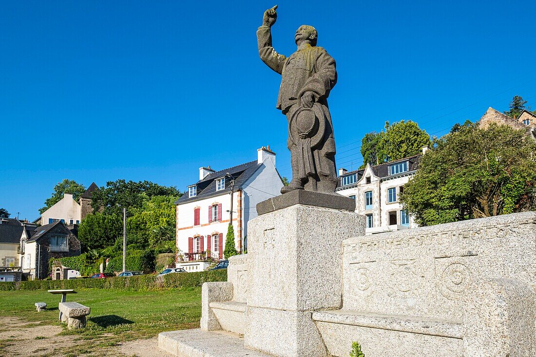 Frankreich, Finistere, Pont-Aven, Theodore-Botrel-Platz, zu Ehren des französischen Liedermachers, Dichters und Dramatikers (1868-1925)