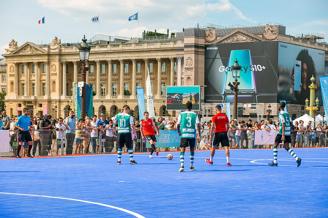 Frankreich, Paris, der Place de la Concorde verwandelt sich anlässlich des Olympischen Tages in einen riesigen Spielplatz