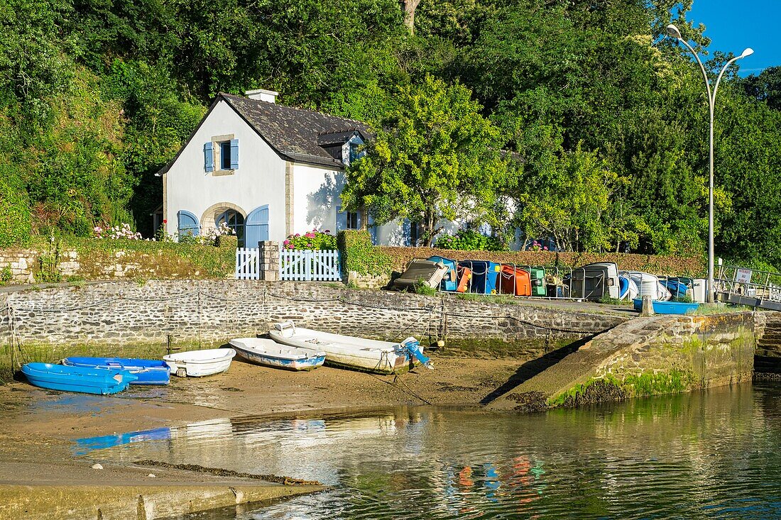 France, Finistere, Clohars-Carnoet, Le Pouldu at the mouth of Laïta river\n