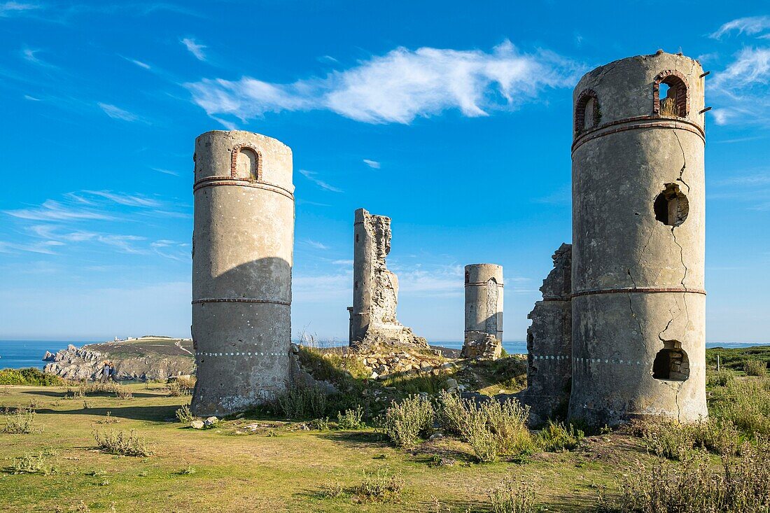Frankreich, Finistere, Regionaler Naturpark Armorica, Halbinsel Crozon, Camaret-sur-Mer, Ruinen des Schlosses Saint-Pol-Roux