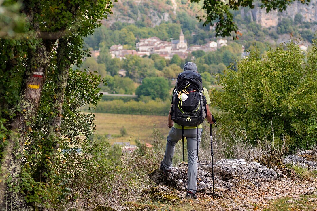France, Lot, Geropark of Quercy, pilgim of Saint-Jacque to Compostelle on hiking trail GR65 under Lot river and valley, upper side of Vers village\n