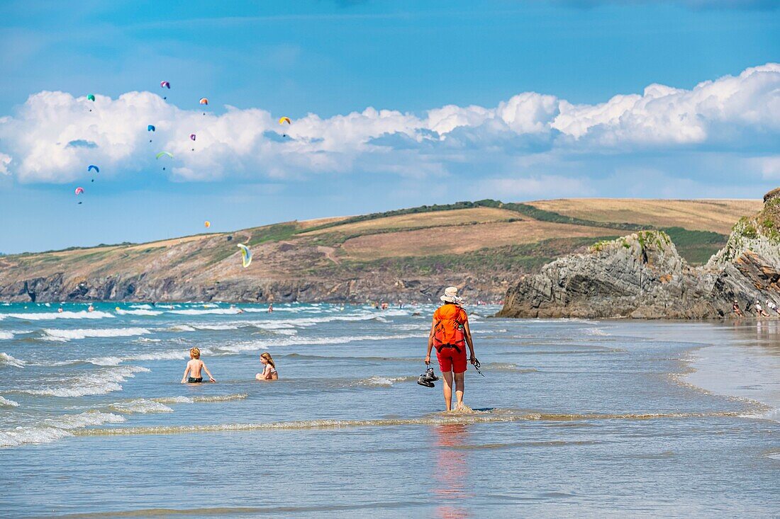 France, Finistere, Douarnenez Bay, Kerlaz, Trezmalaouen beach along the GR 34 hiking trail or customs trail\n