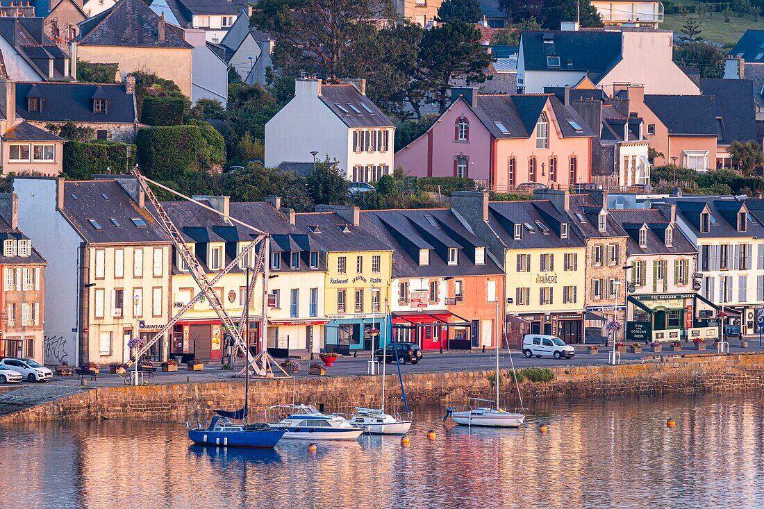 France, Finistere, Armorica Regional Natural Park, Crozon Peninsula, Camaret-sur-Mer\n