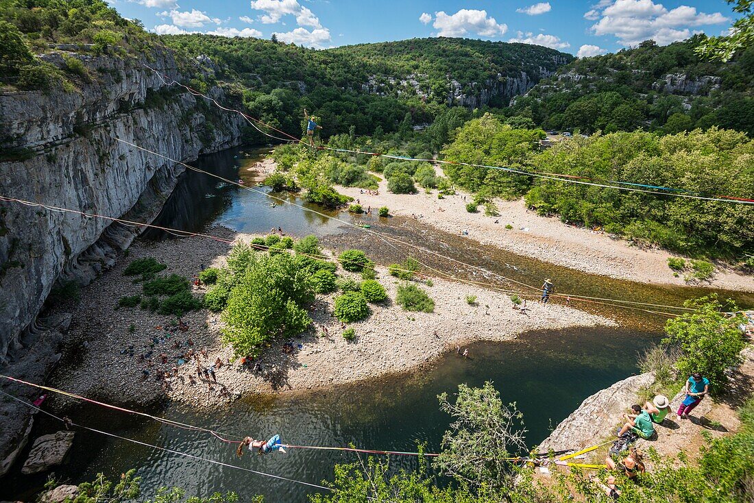 Frankreich, Ardeche, Berrias et Casteljau, der Chassezac, Mazet Plage, Ardeche Slackline Treffen