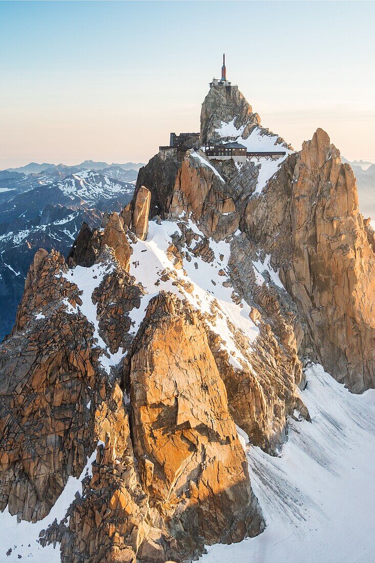 Frankreich, Haute Savoie, Chamonix Mont Blanc, Aiguille du Midi (3842m) (Luftaufnahme)