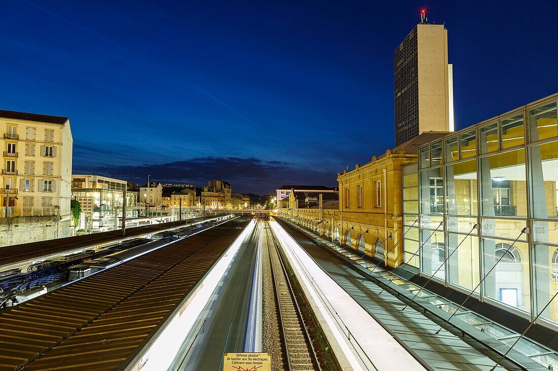 France, Meurthe et Moselle, Nancy, Nacy Ville train station and Thiers tower\n
