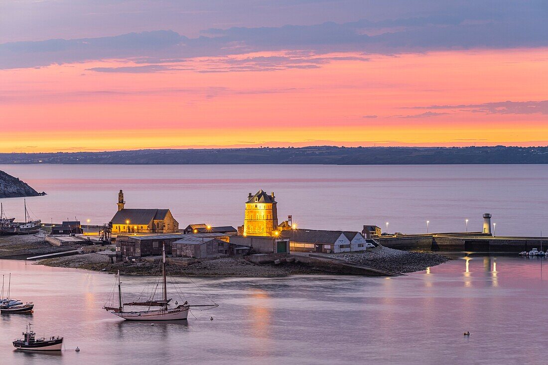 France, Finistere, Armorica Regional Natural Park, Crozon Peninsula, Camaret-sur-Mer, Notre-Dame de Rocamadour chapel and Vauban tower, a UNESCO World Heritage site\n