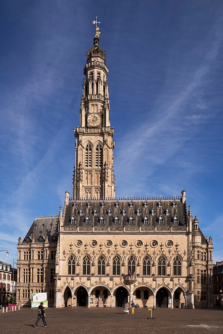 Frankreich, Pas de Calais, Arras, Place des Heros (Platz der Helden) und das von der UNESCO zum Weltkulturerbe erklärte Rathaus