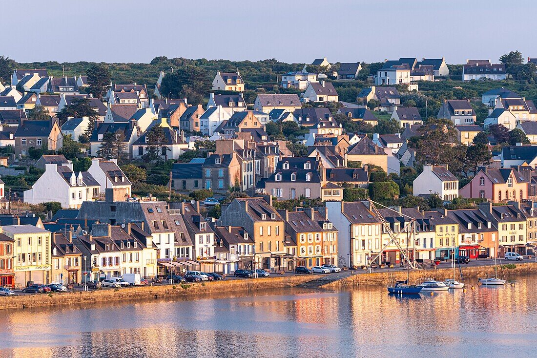 France, Finistere, Armorica Regional Natural Park, Crozon Peninsula, Camaret-sur-Mer\n