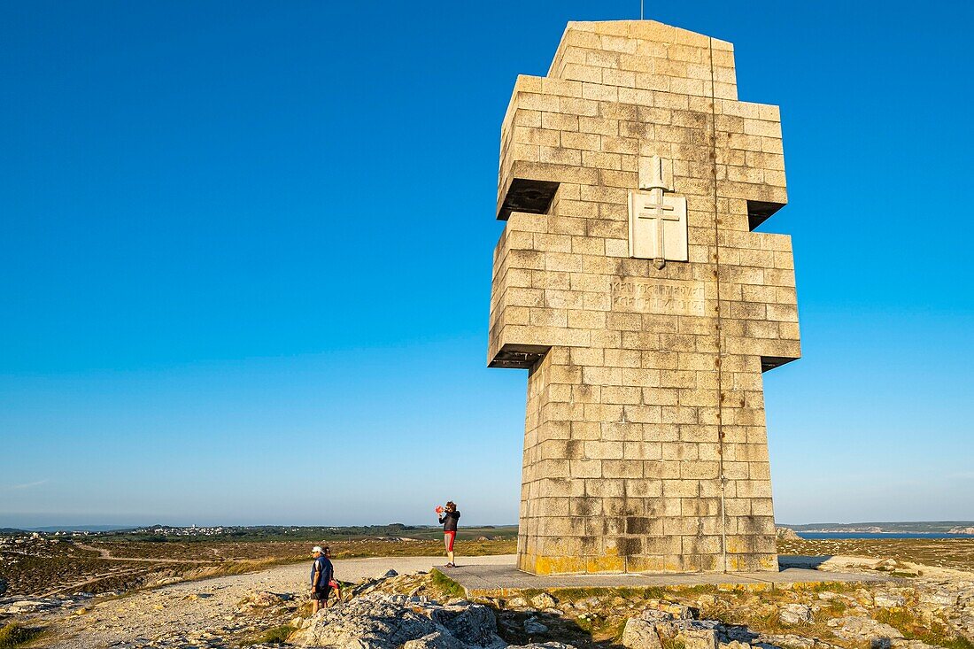 France, Finistere, Armorica Regional Natural Park, Crozon Peninsula, Camaret-sur-Mer, Pointe de Pen-Hir, Monument to the Bretons of Free France, known as the Cross of Pen-Hir\n