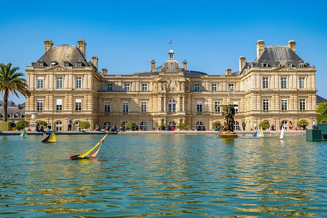 France, Paris, Luxembourg Garden, the basin and the palace of the Senate\n