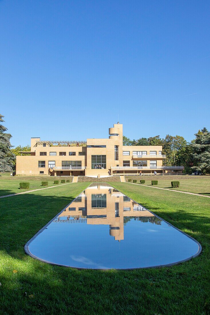 France, Nord, Croix, villa Cavrois of the architect Robert Mallet-Stevens built in 1932, view from the park\n