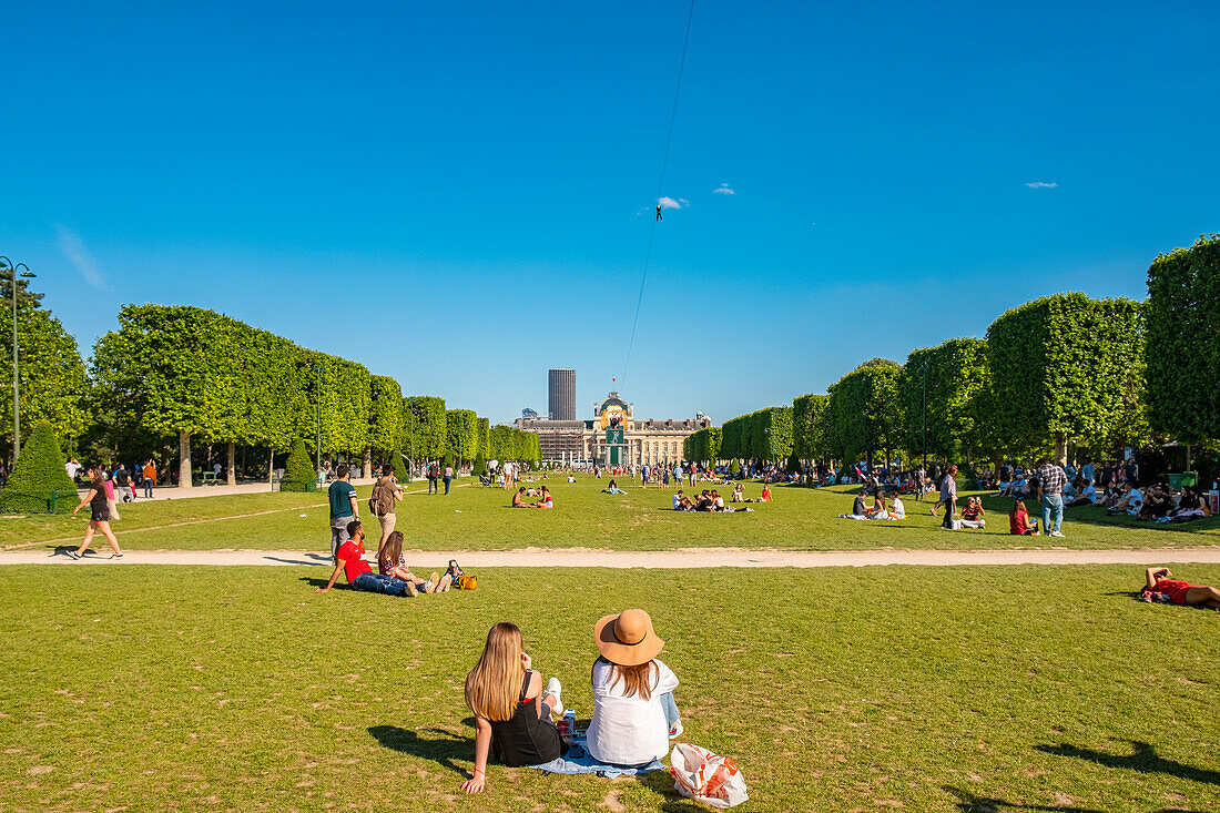 Frankreich, Paris, von der UNESCO zum Weltkulturerbe erklärtes Gebiet, die Champs de Mars, Riesen-Seilbahn vom Eiffelturm zur Ecole Militaire