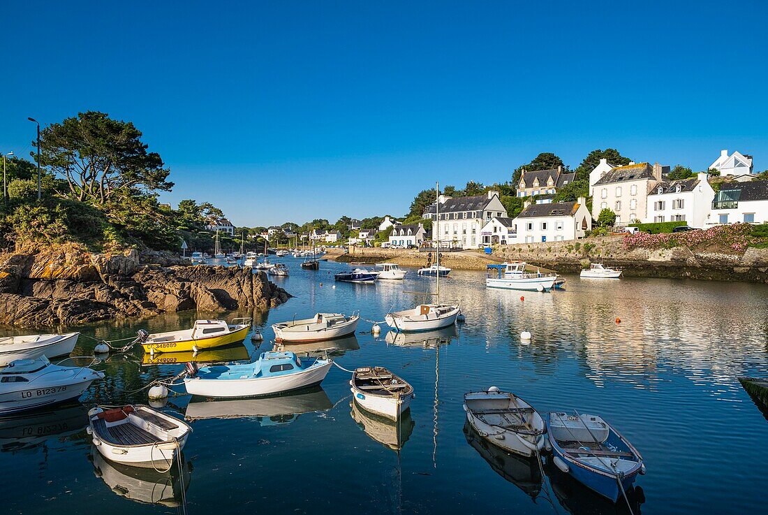 France, Finistere, Clohars-Carnoet, the picturesque fishing port of Doëlan\n