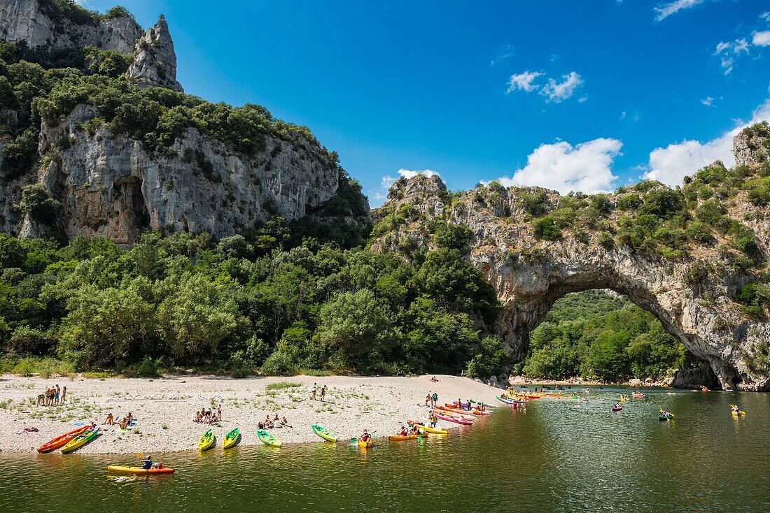 Frankreich, Ardeche, Vallon Pont d'Arc, Strand von Pont d'Arc