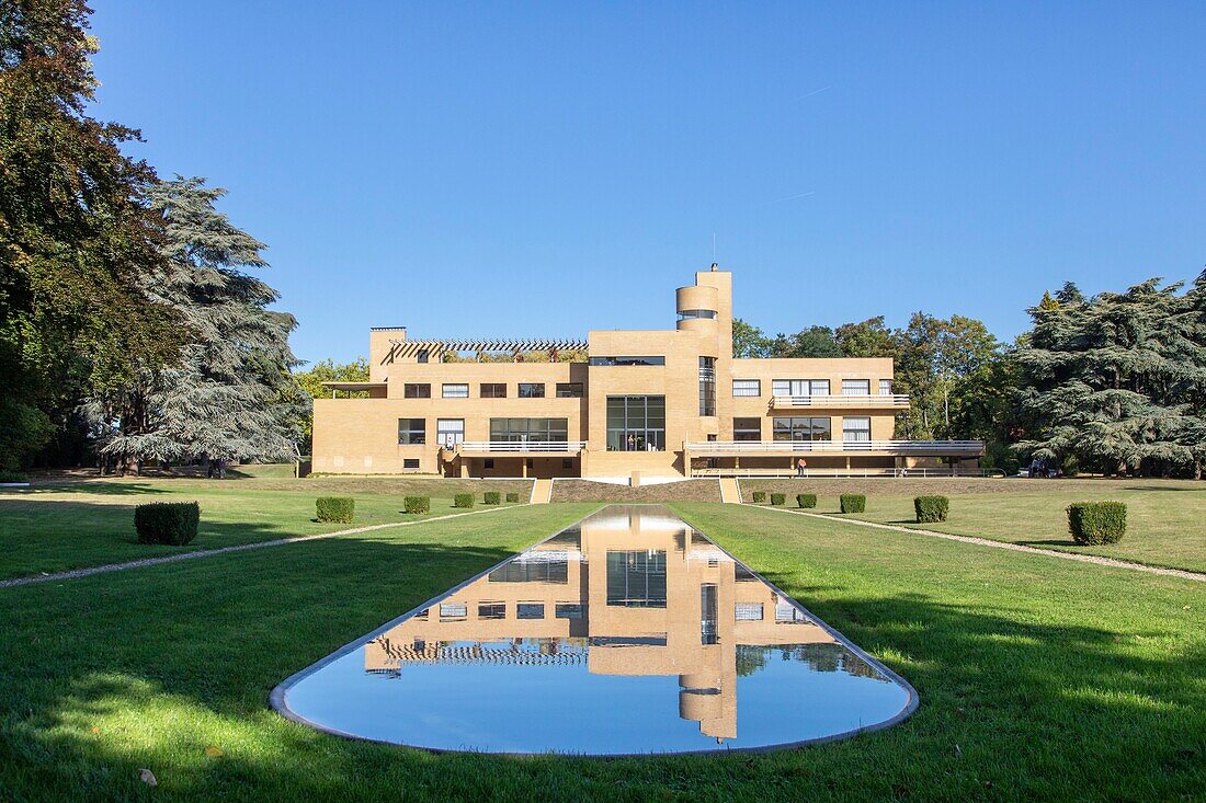 France, Nord, Croix, villa Cavrois of the architect Robert Mallet-Stevens built in 1932, view from the park\n