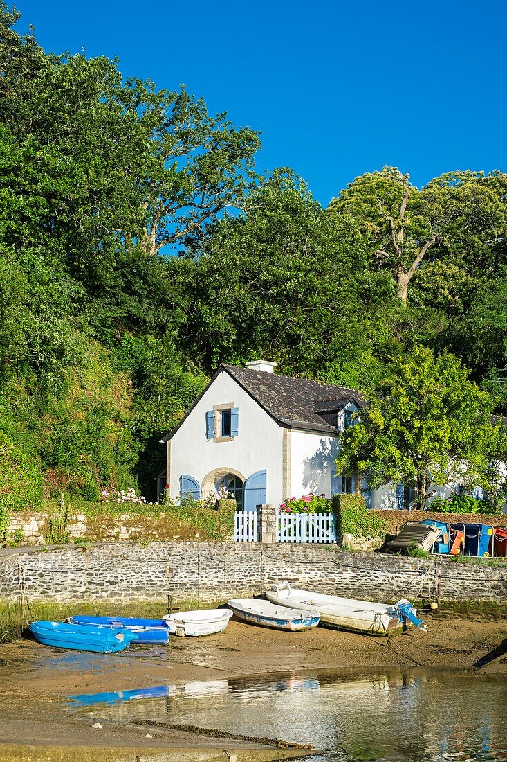 France, Finistere, Clohars-Carnoet, Le Pouldu at the mouth of Laïta river\n