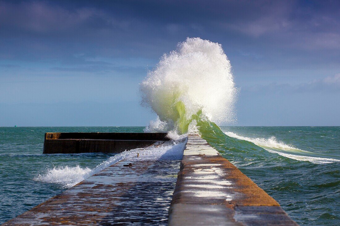 France, Morbihan, Pl½meur, Port de Lomener, wave on the harbor breakwater during a storm\n